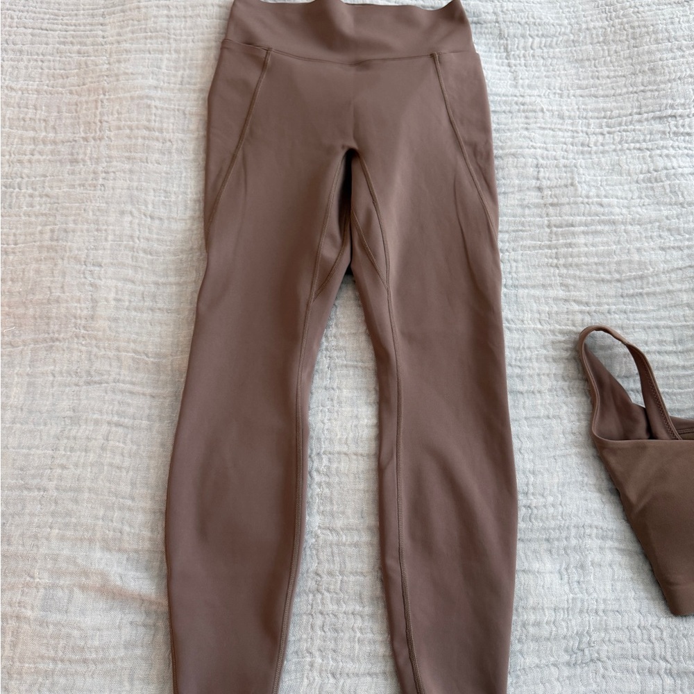 Nike Universa Women's High-Waisted 7/8 Leggings with No Front Seam